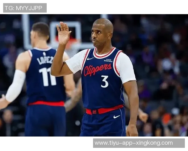 快船赢球却气氛沉闷保罗多次尝试激活球队氛围未果